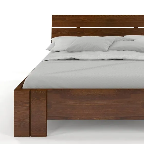 Lit en bois avec coffre